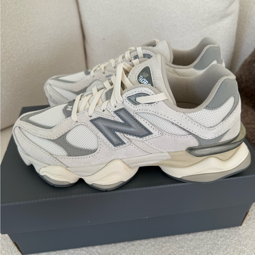 New Balance 9060 sea salt with concrete and silver metallic never worn new w tag